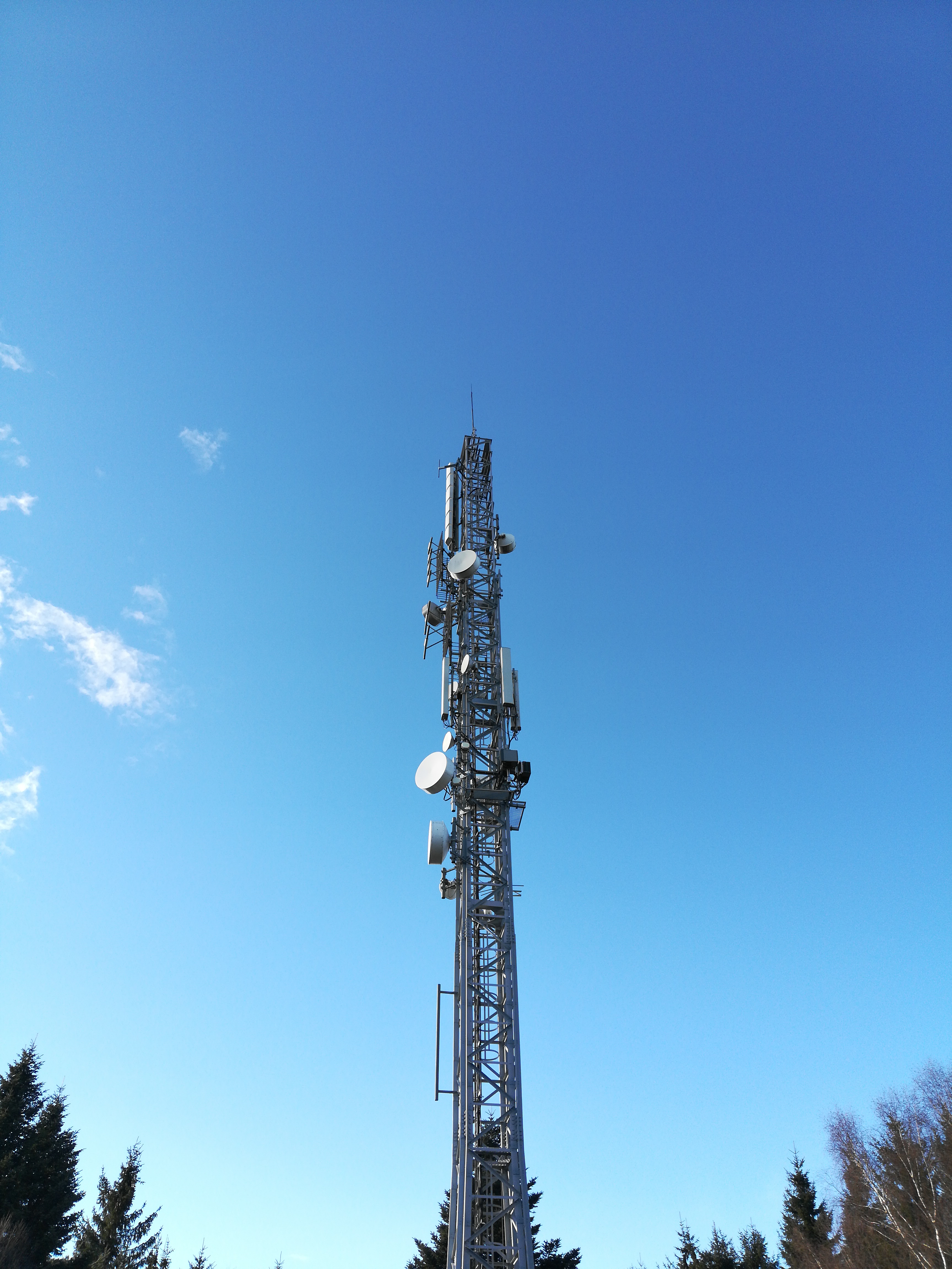 Antenne relais Free (4G) - SFR (FH) - TDF (TV, FM)