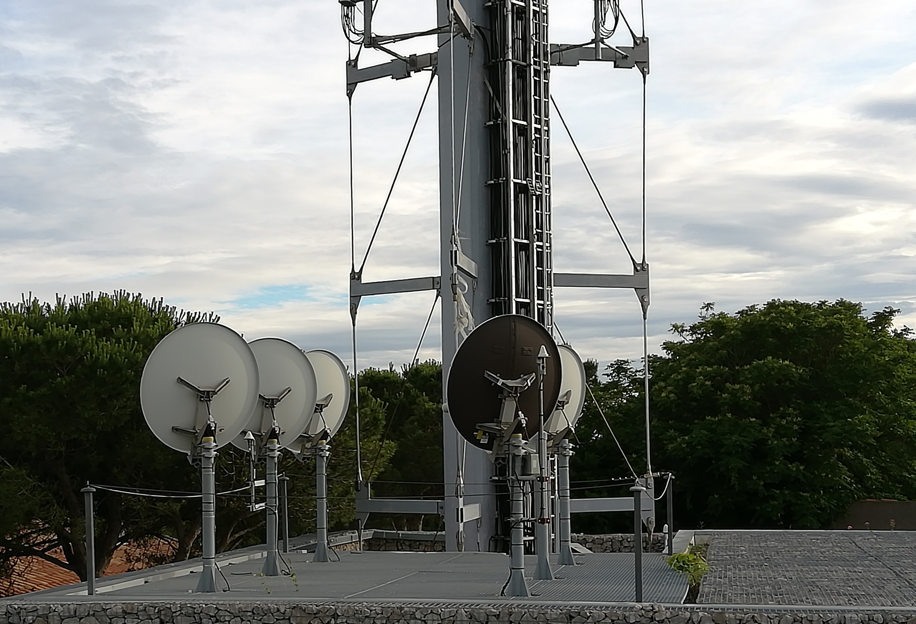 Collecte satellite - Antenne relais