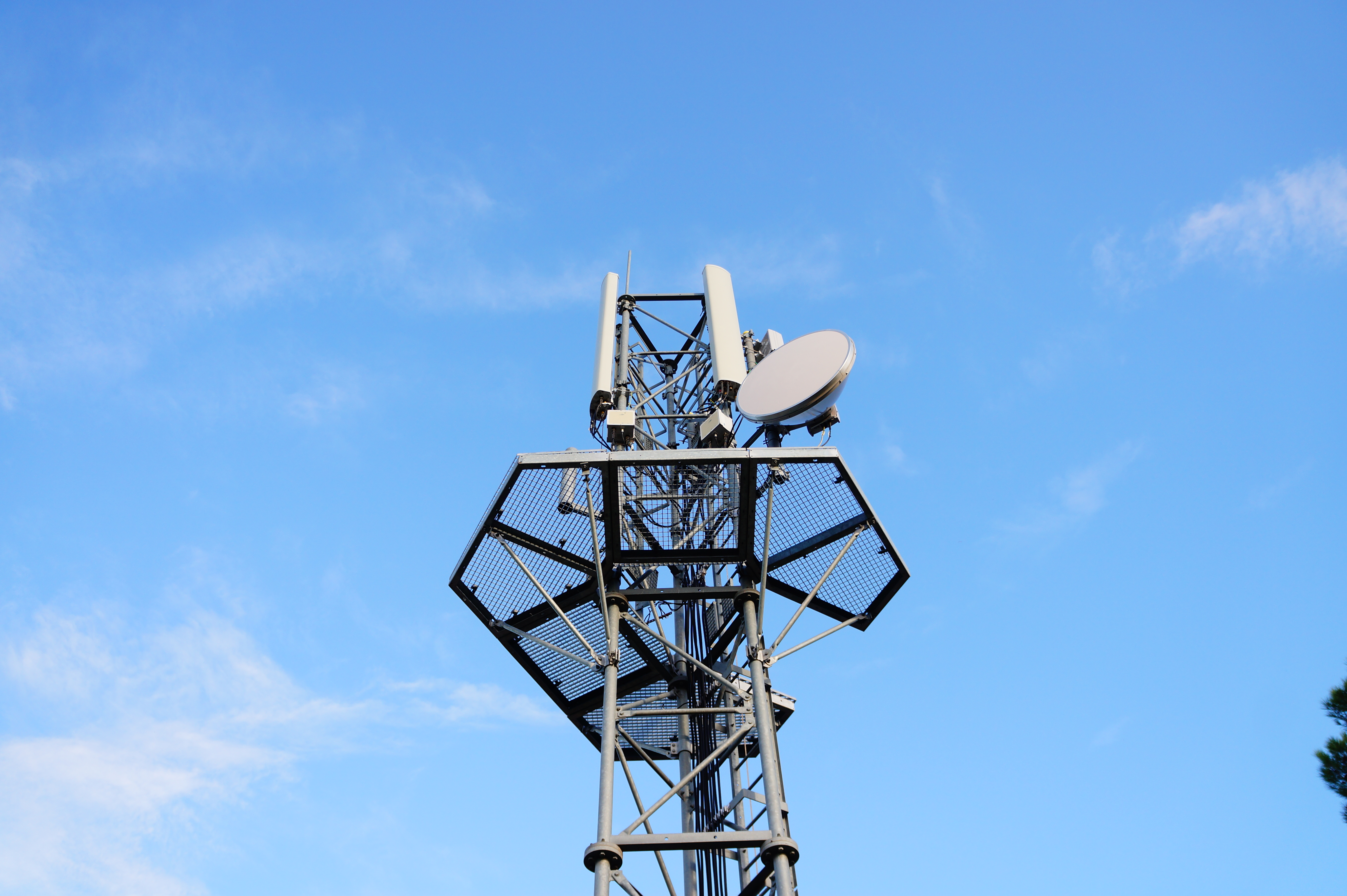 Antenne relais Bouygues/SFR ( Hérault - France )