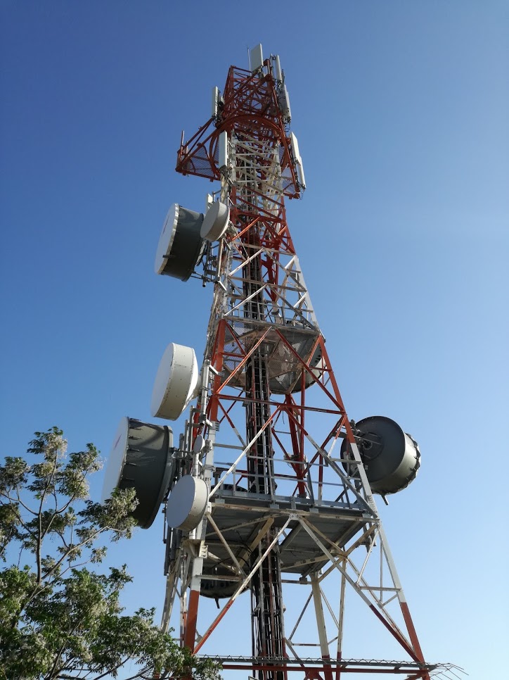 Grèce - Antenne relais GSM ( Mégara )