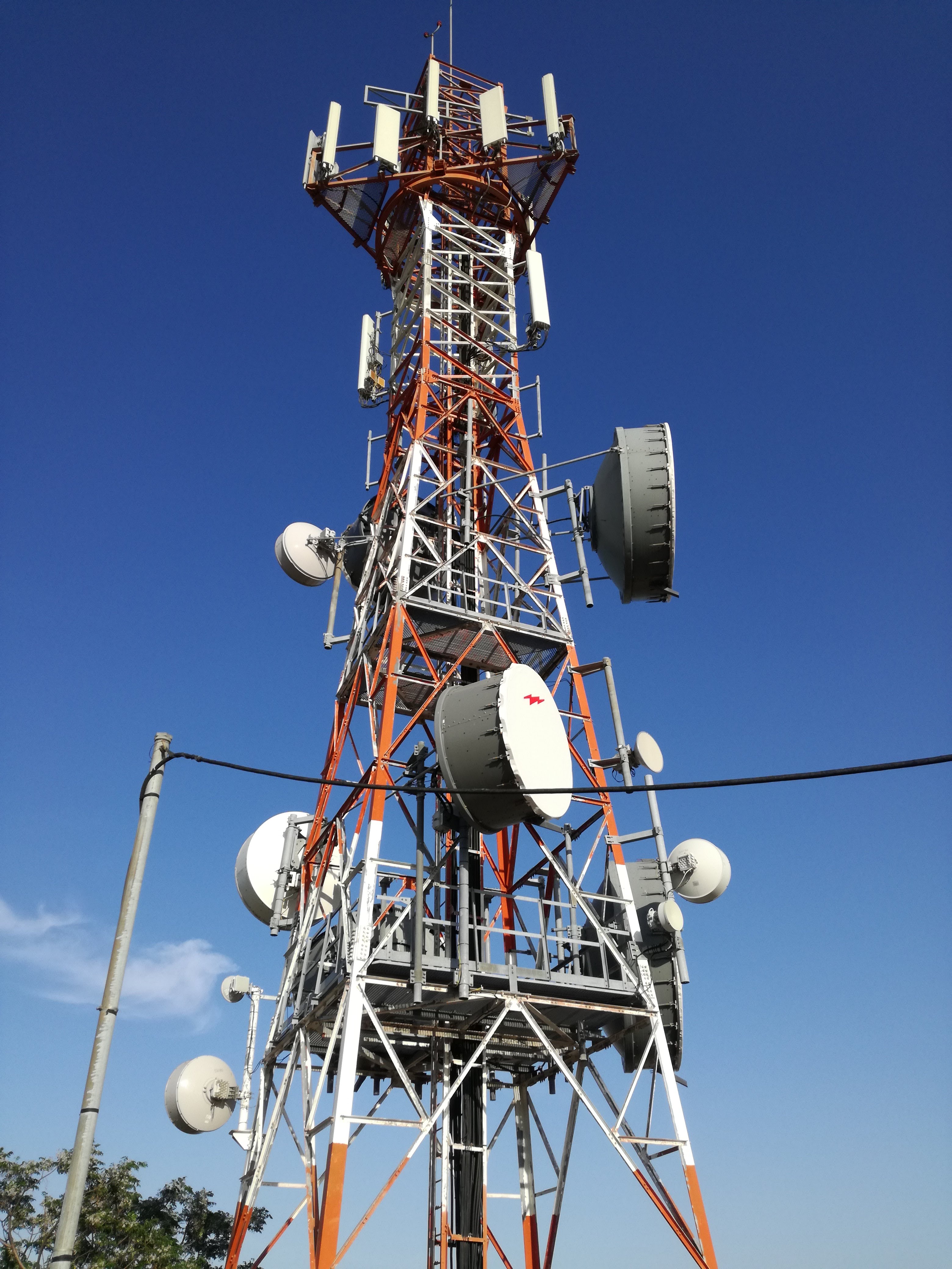 Grèce - Antenne relais GSM ( Mégara )